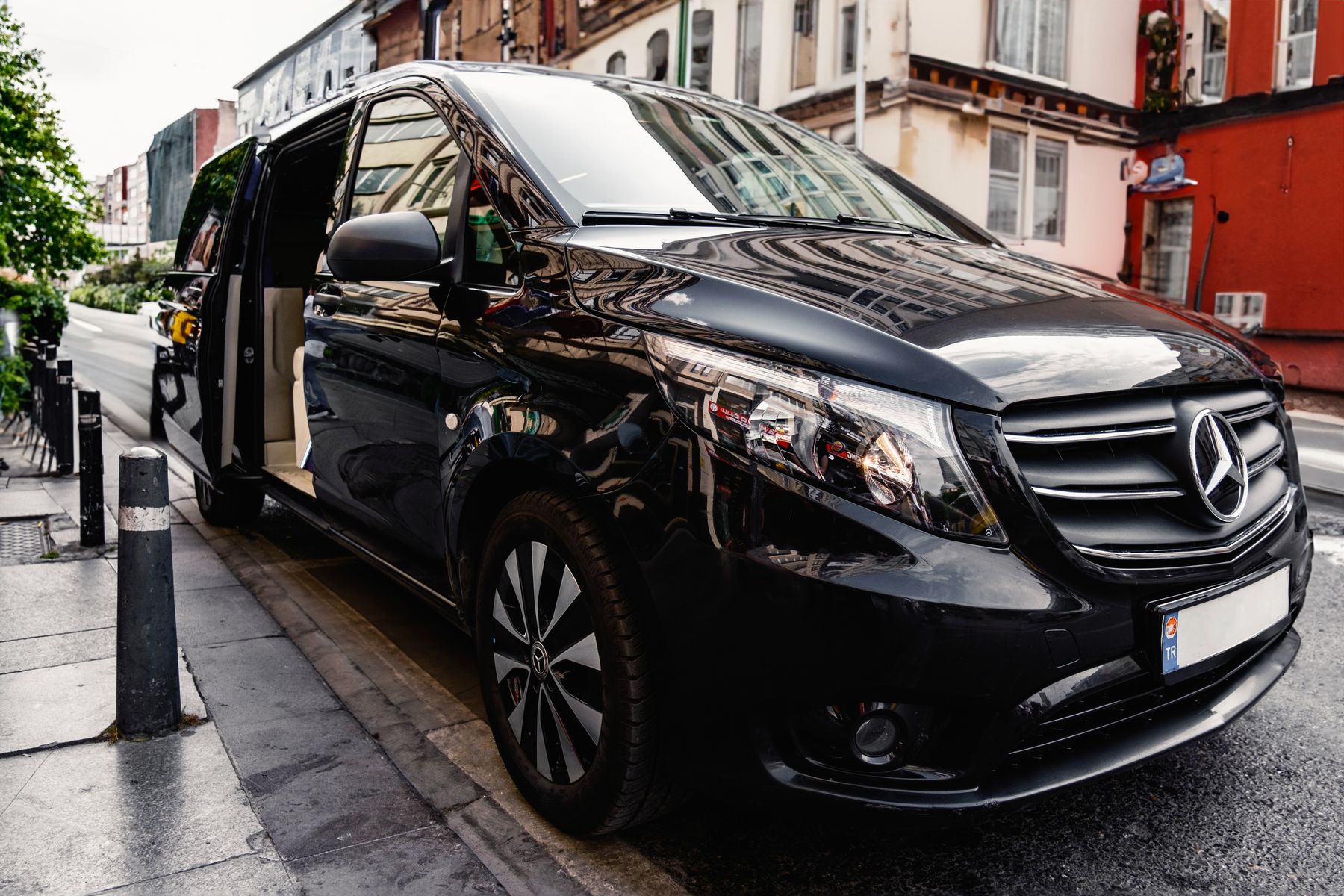 Black passenger van for a private transfer